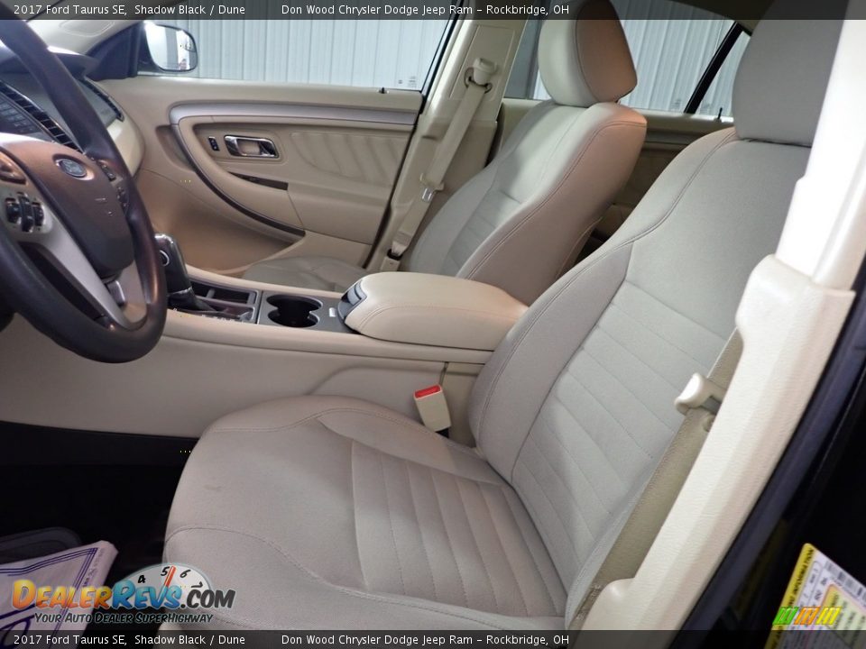 Front Seat of 2017 Ford Taurus SE Photo #13