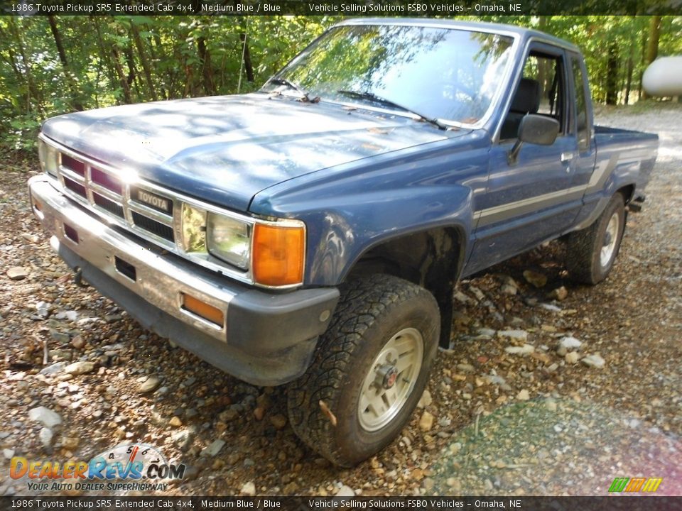 Front 3/4 View of 1986 Toyota Pickup SR5 Extended Cab 4x4 Photo #5