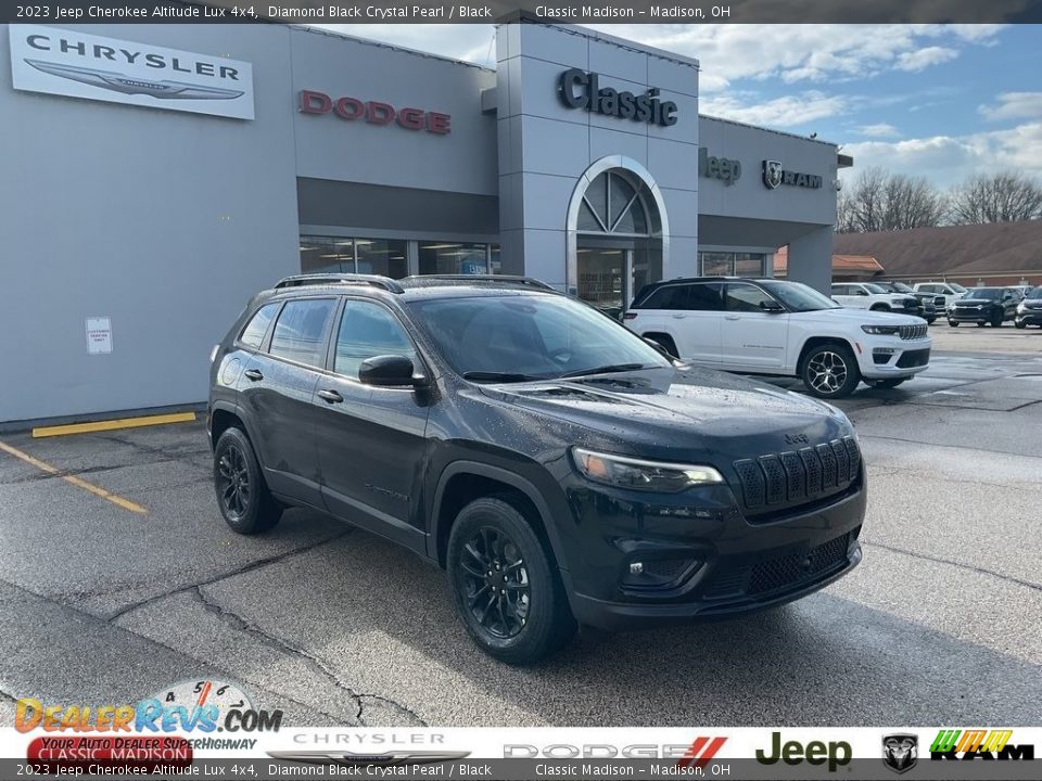 2023 Jeep Cherokee Altitude Lux 4x4 Diamond Black Crystal Pearl / Black Photo #1