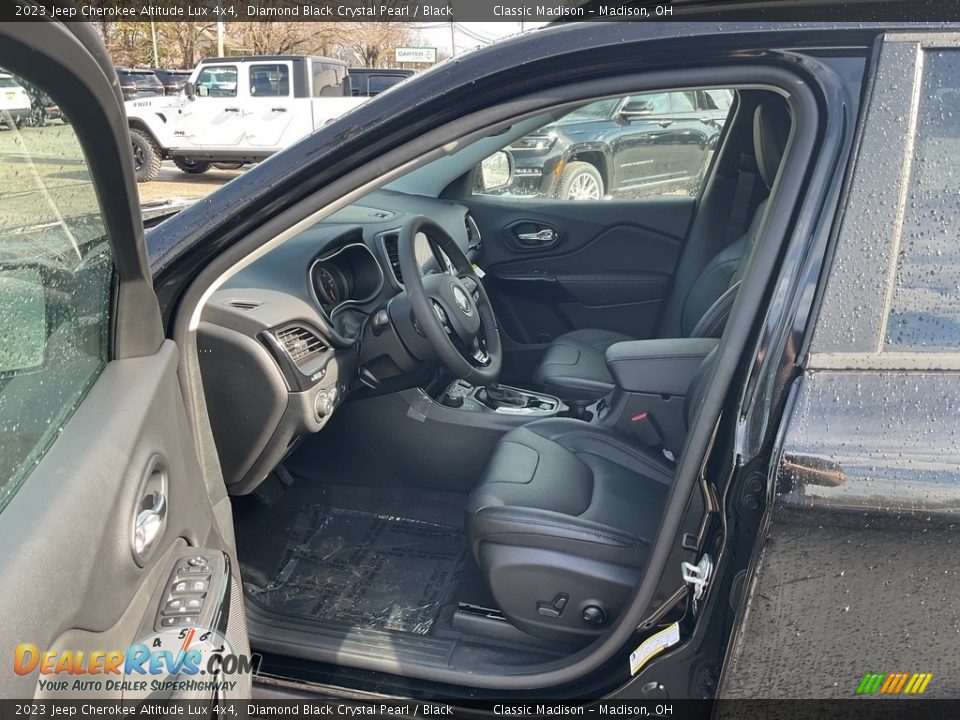 2023 Jeep Cherokee Altitude Lux 4x4 Diamond Black Crystal Pearl / Black Photo #2