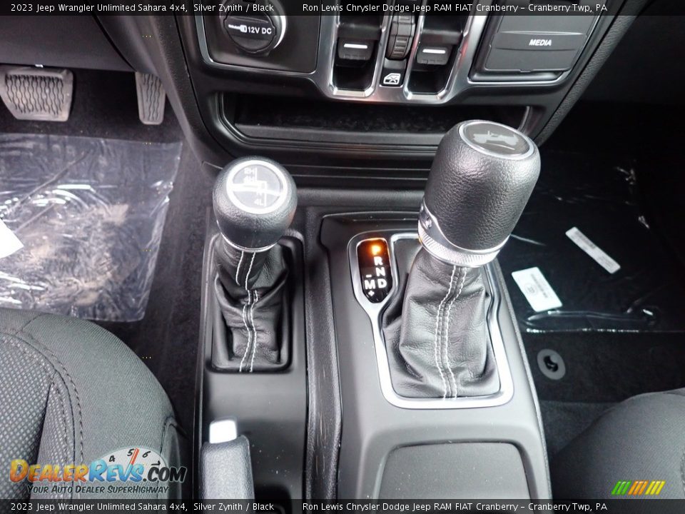 2023 Jeep Wrangler Unlimited Sahara 4x4 Shifter Photo #19