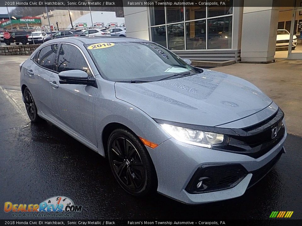 Front 3/4 View of 2018 Honda Civic EX Hatchback Photo #8