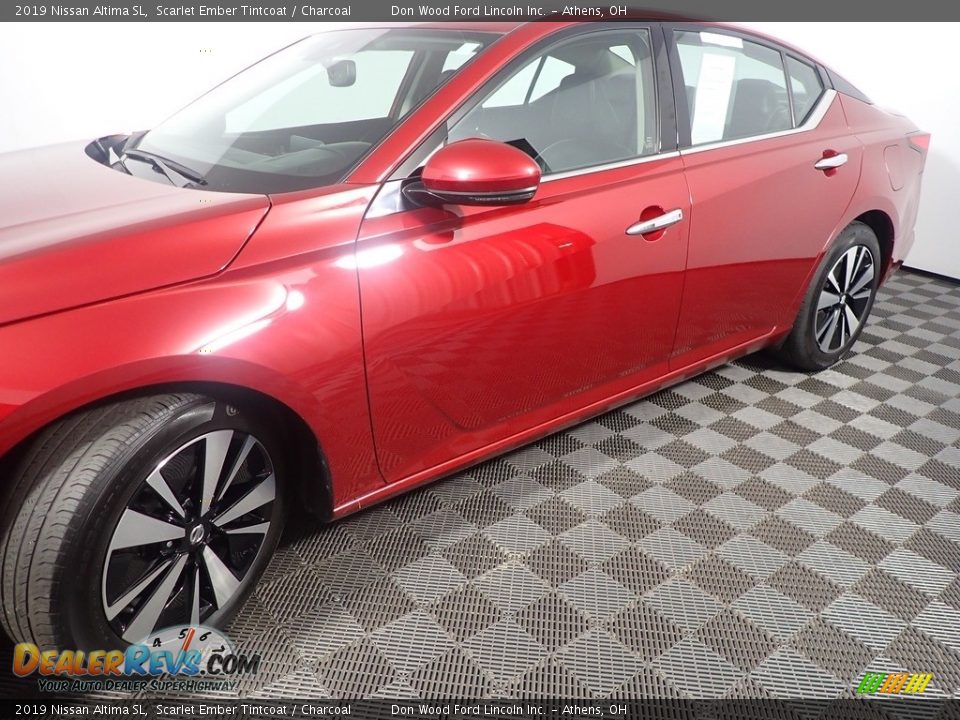 2019 Nissan Altima SL Scarlet Ember Tintcoat / Charcoal Photo #12