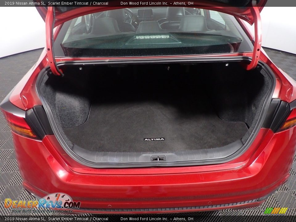 2019 Nissan Altima SL Scarlet Ember Tintcoat / Charcoal Photo #17