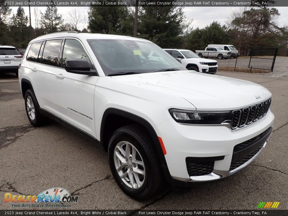 Front 3/4 View of 2023 Jeep Grand Cherokee L Laredo 4x4 Photo #7