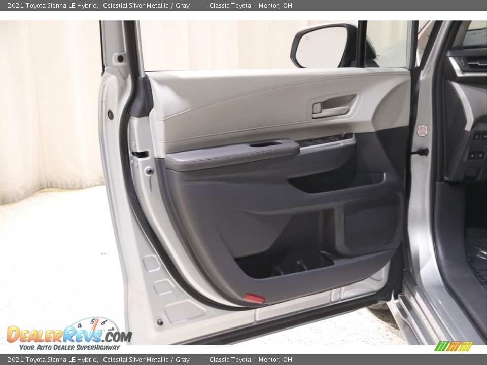 Door Panel of 2021 Toyota Sienna LE Hybrid Photo #4