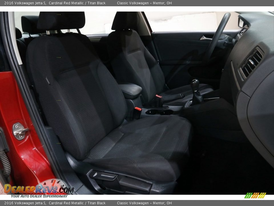 Front Seat of 2016 Volkswagen Jetta S Photo #14