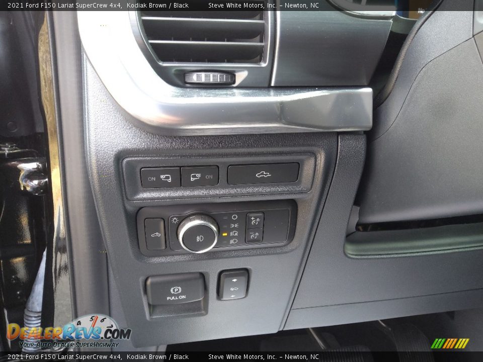 Controls of 2021 Ford F150 Lariat SuperCrew 4x4 Photo #21