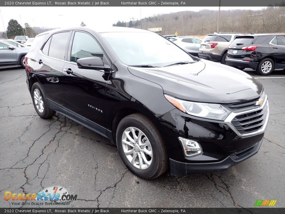 Front 3/4 View of 2020 Chevrolet Equinox LT Photo #9