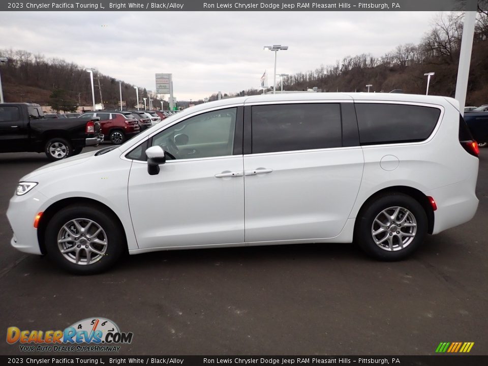 2023 Chrysler Pacifica Touring L Bright White / Black/Alloy Photo #2