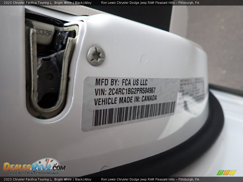 2023 Chrysler Pacifica Touring L Bright White / Black/Alloy Photo #15