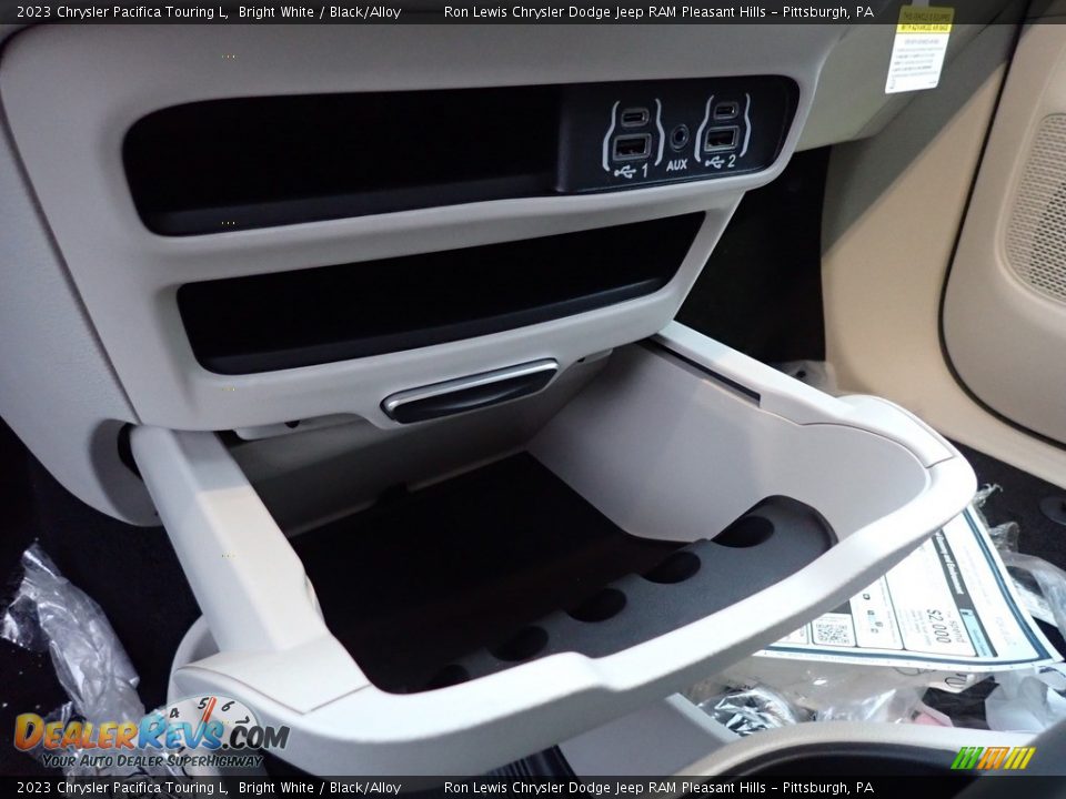 2023 Chrysler Pacifica Touring L Bright White / Black/Alloy Photo #19