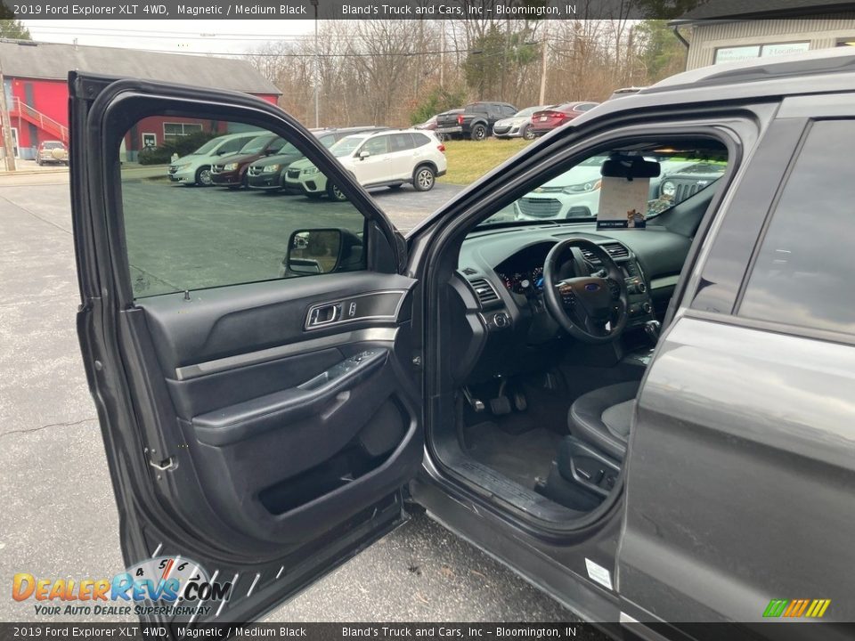 2019 Ford Explorer XLT 4WD Magnetic / Medium Black Photo #9