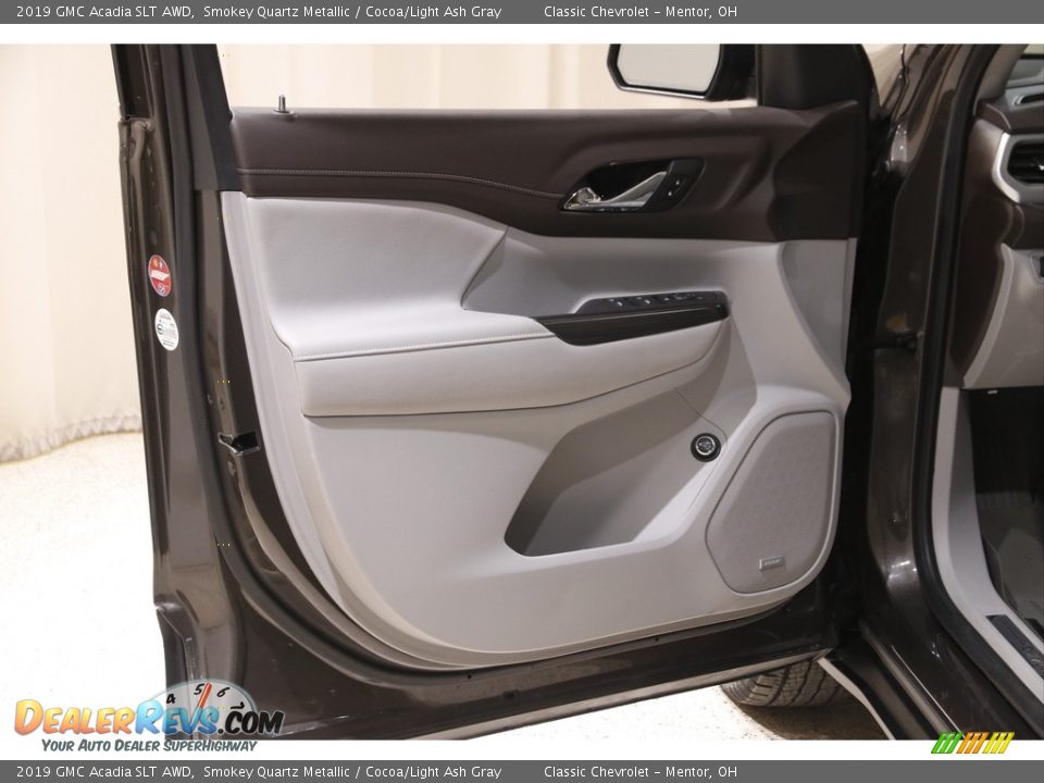 Door Panel of 2019 GMC Acadia SLT AWD Photo #4