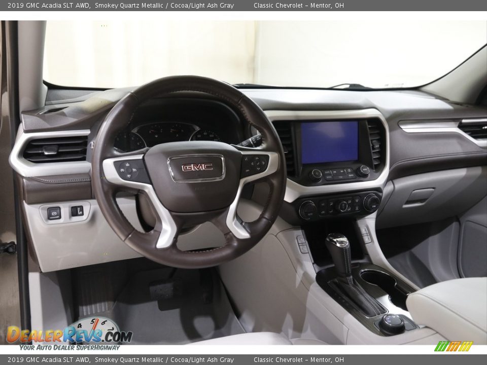 Dashboard of 2019 GMC Acadia SLT AWD Photo #6