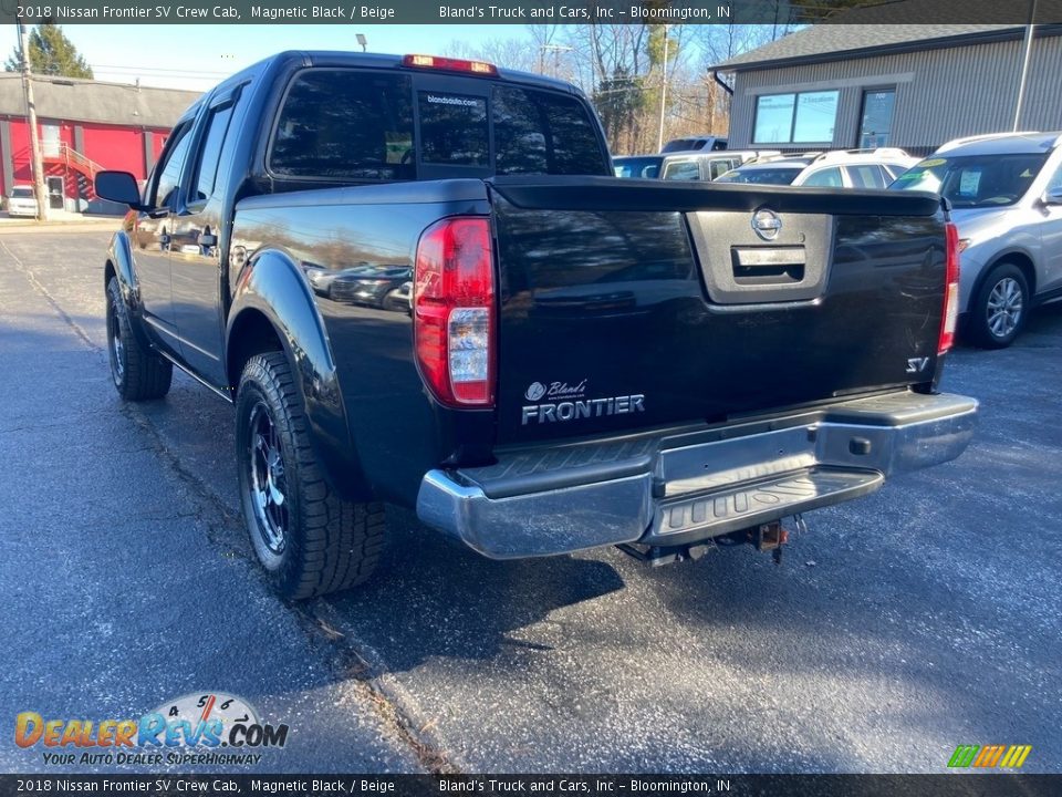 2018 Nissan Frontier SV Crew Cab Magnetic Black / Beige Photo #3