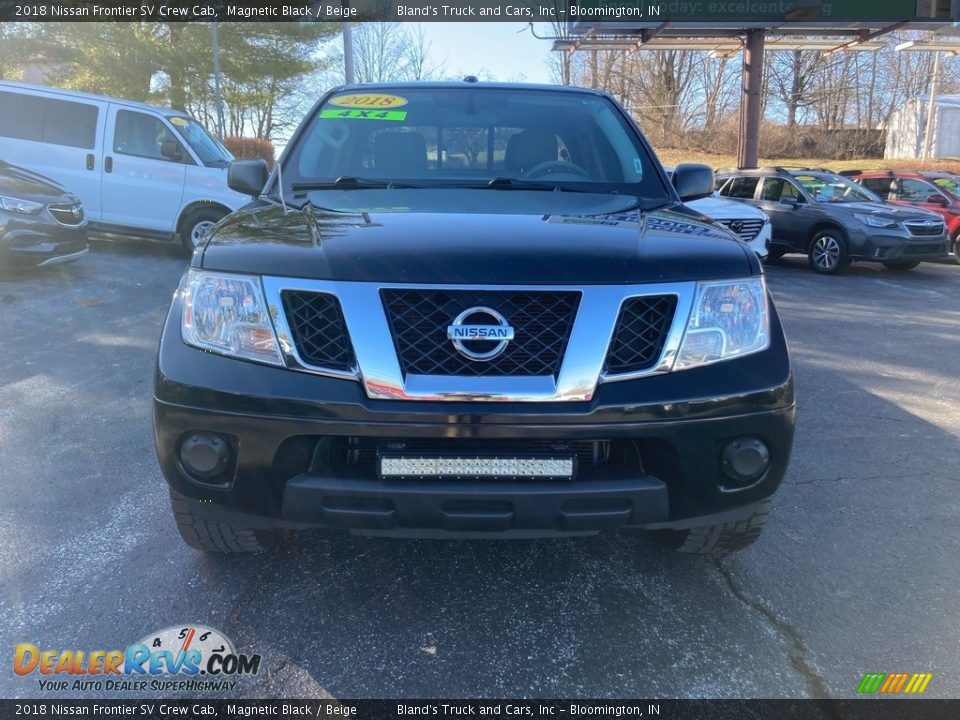 2018 Nissan Frontier SV Crew Cab Magnetic Black / Beige Photo #8