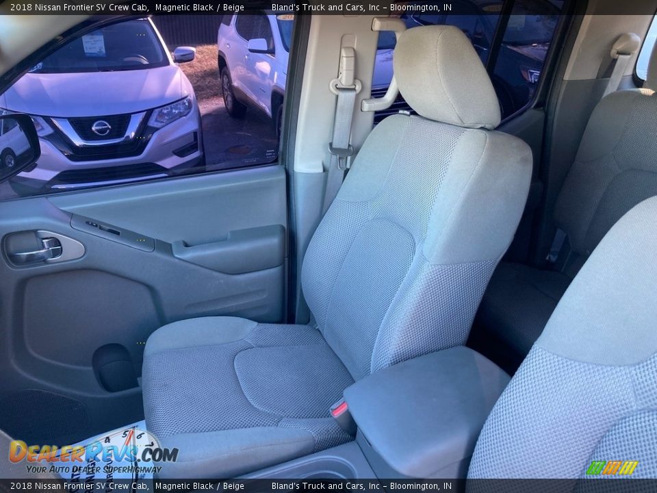 Front Seat of 2018 Nissan Frontier SV Crew Cab Photo #14