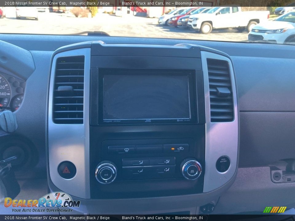 Controls of 2018 Nissan Frontier SV Crew Cab Photo #21