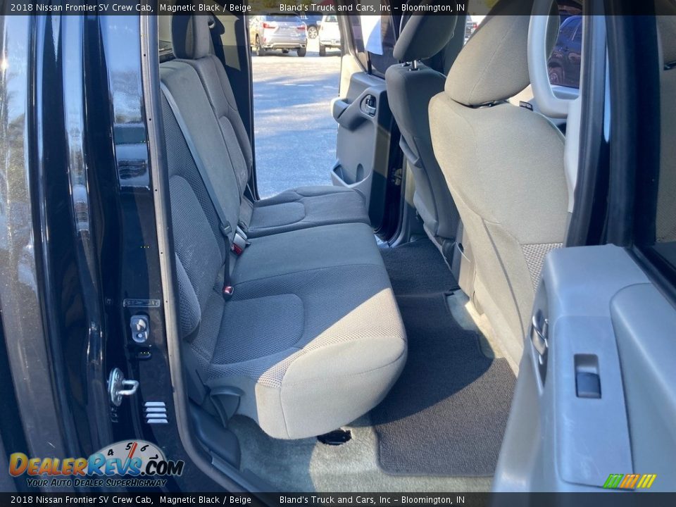 Rear Seat of 2018 Nissan Frontier SV Crew Cab Photo #29