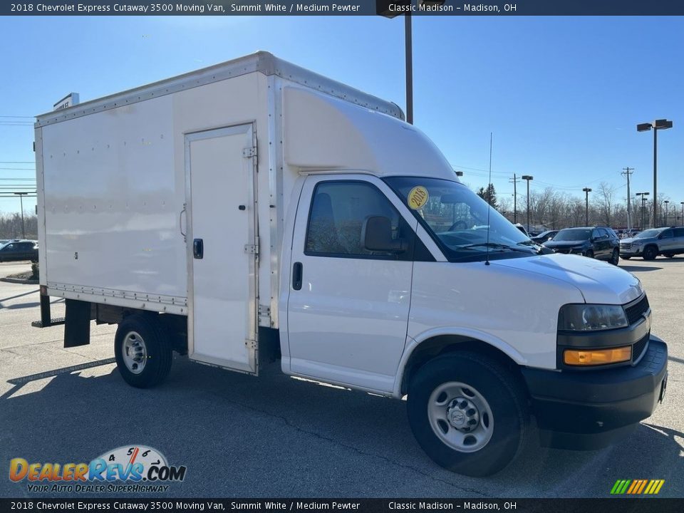 Front 3/4 View of 2018 Chevrolet Express Cutaway 3500 Moving Van Photo #3
