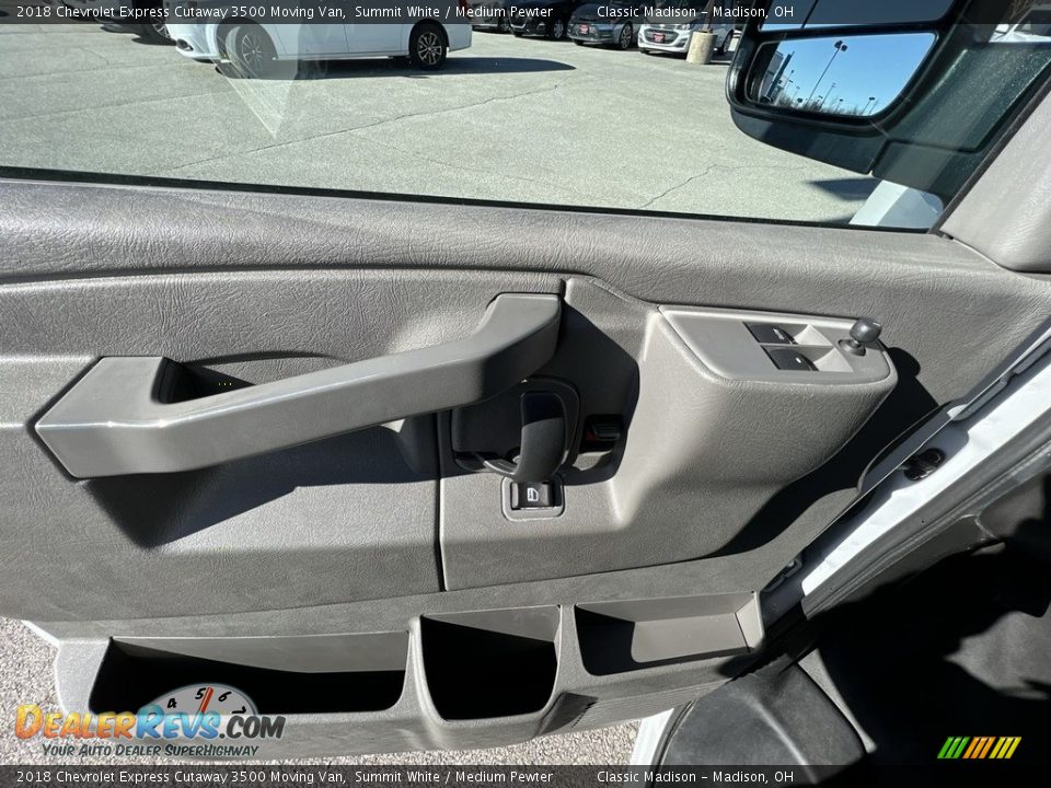 Door Panel of 2018 Chevrolet Express Cutaway 3500 Moving Van Photo #6