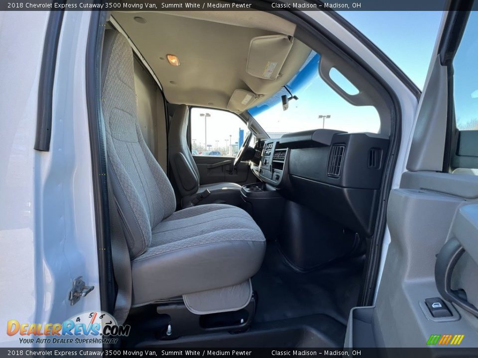 Front Seat of 2018 Chevrolet Express Cutaway 3500 Moving Van Photo #14