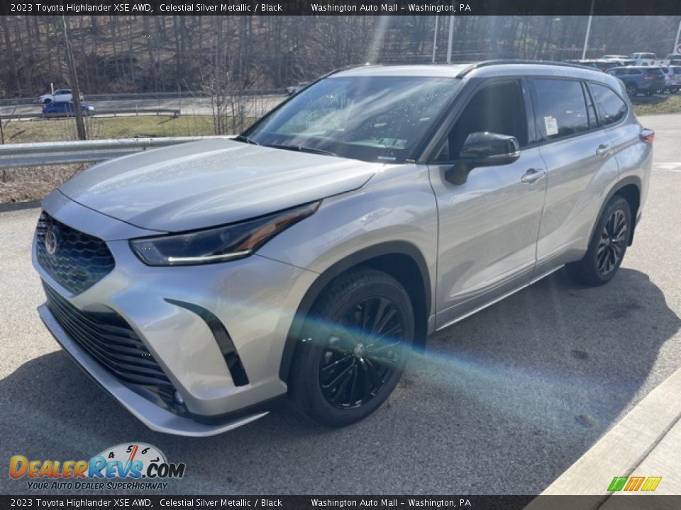 Front 3/4 View of 2023 Toyota Highlander XSE AWD Photo #6