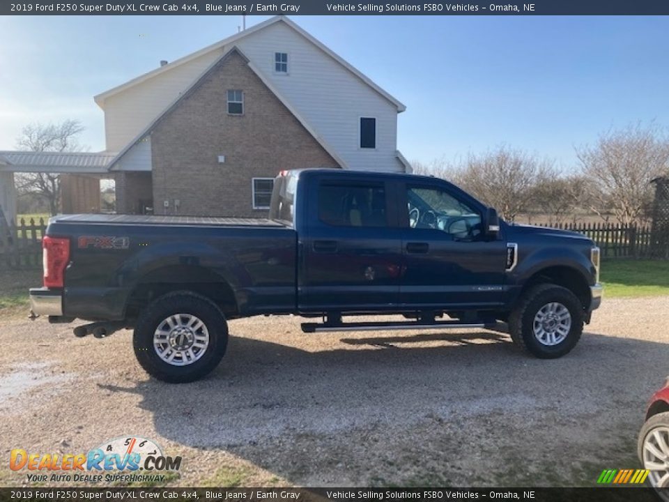 2019 Ford F250 Super Duty XL Crew Cab 4x4 Blue Jeans / Earth Gray Photo #2