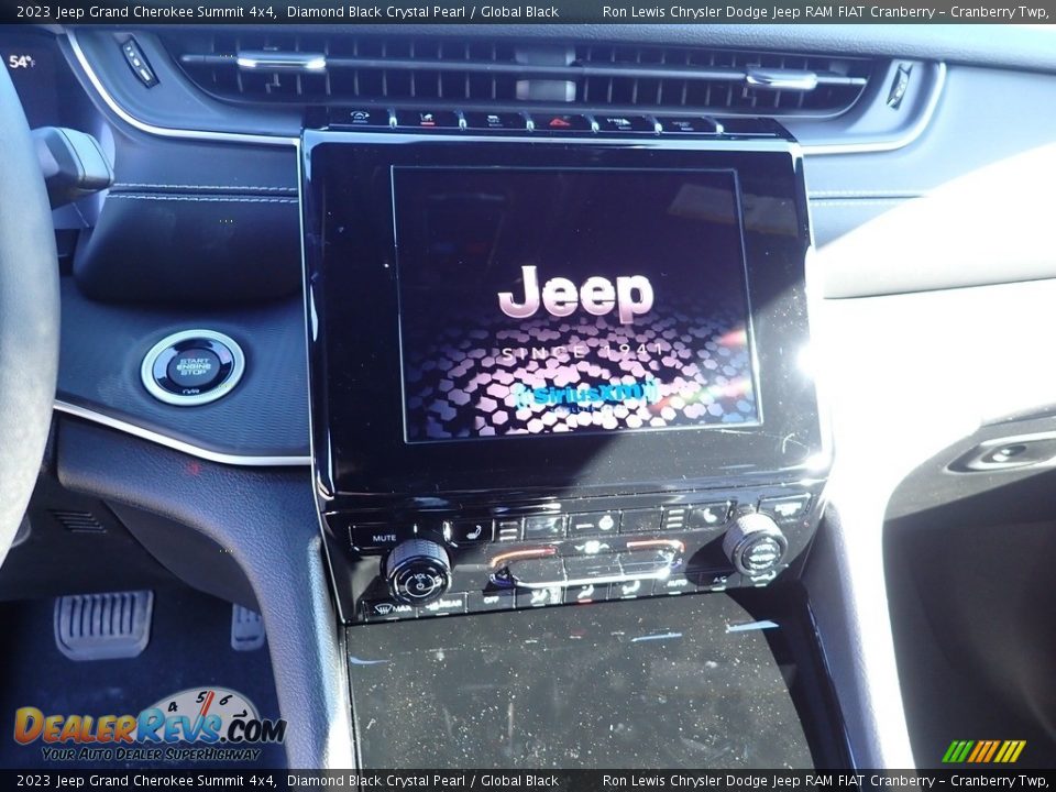 2023 Jeep Grand Cherokee Summit 4x4 Diamond Black Crystal Pearl / Global Black Photo #17