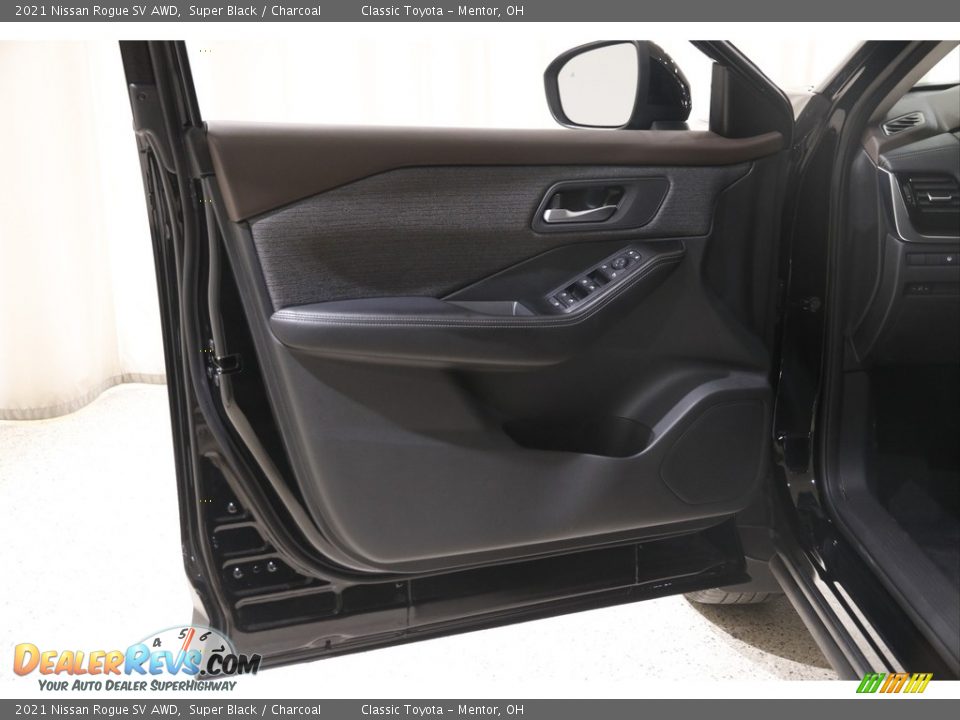 Door Panel of 2021 Nissan Rogue SV AWD Photo #4