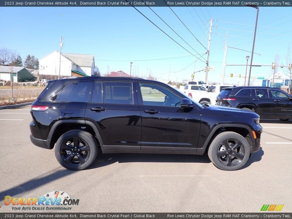 2023 Jeep Grand Cherokee Altitude 4x4 Diamond Black Crystal Pearl / Global Black Photo #4
