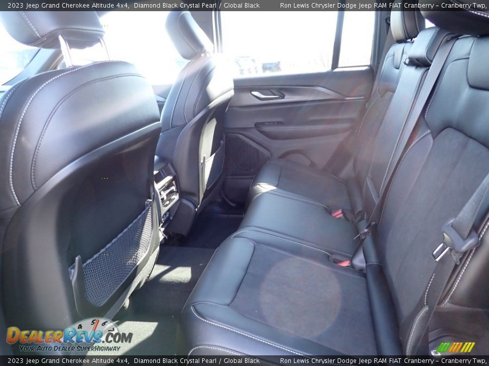 2023 Jeep Grand Cherokee Altitude 4x4 Diamond Black Crystal Pearl / Global Black Photo #10