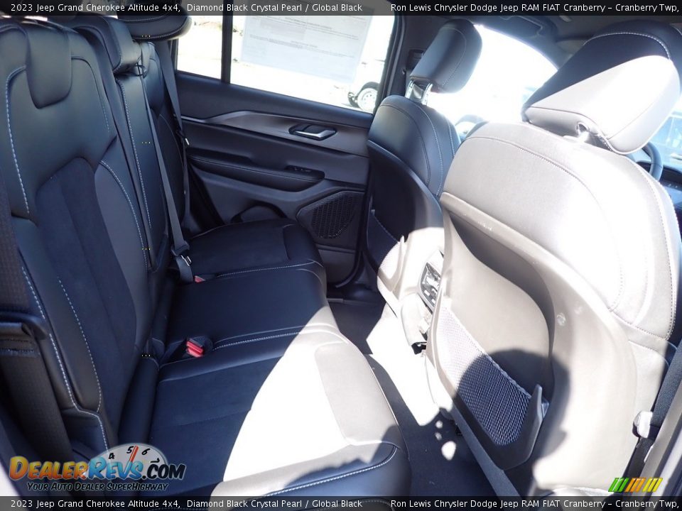 2023 Jeep Grand Cherokee Altitude 4x4 Diamond Black Crystal Pearl / Global Black Photo #11