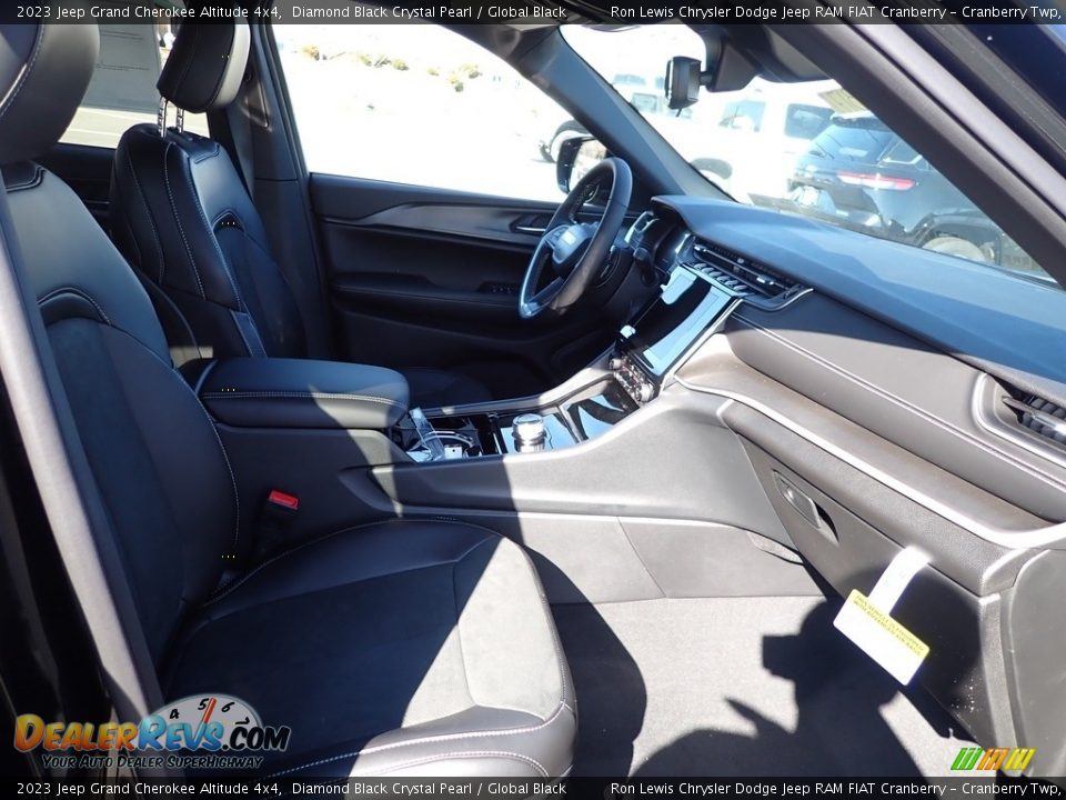 2023 Jeep Grand Cherokee Altitude 4x4 Diamond Black Crystal Pearl / Global Black Photo #12