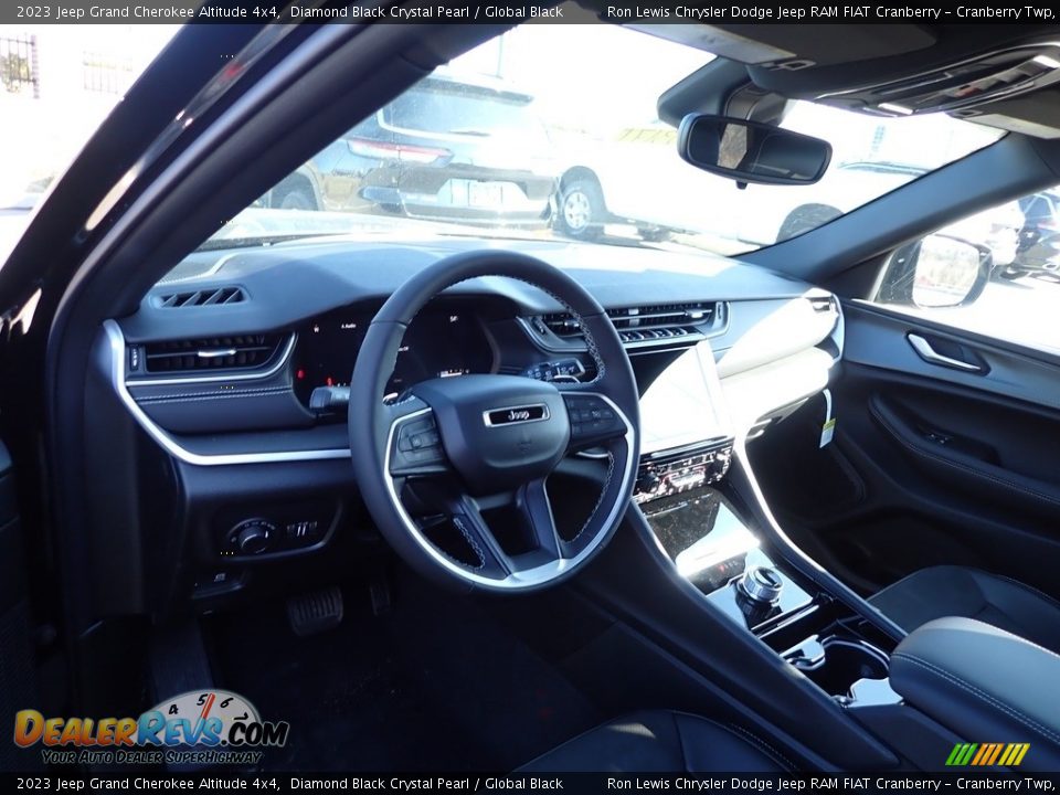 2023 Jeep Grand Cherokee Altitude 4x4 Diamond Black Crystal Pearl / Global Black Photo #13