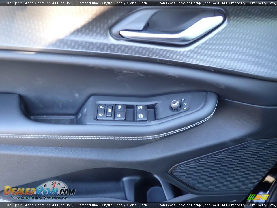 2023 Jeep Grand Cherokee Altitude 4x4 Diamond Black Crystal Pearl / Global Black Photo #14