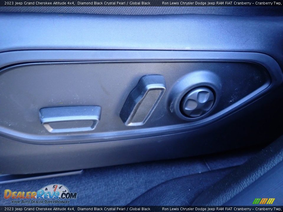 2023 Jeep Grand Cherokee Altitude 4x4 Diamond Black Crystal Pearl / Global Black Photo #15