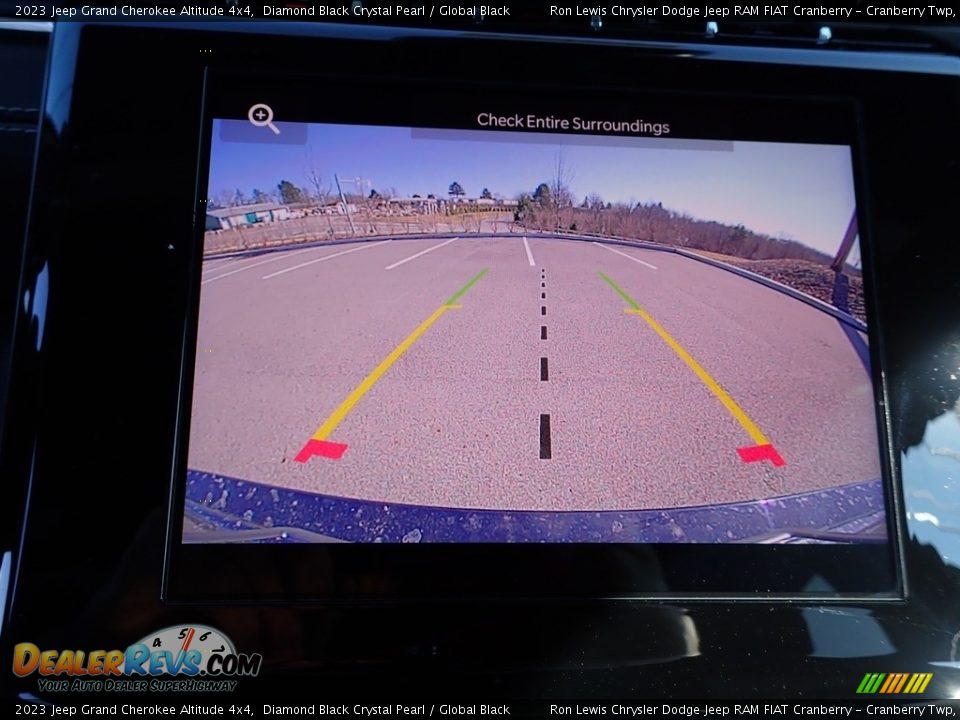 2023 Jeep Grand Cherokee Altitude 4x4 Diamond Black Crystal Pearl / Global Black Photo #16