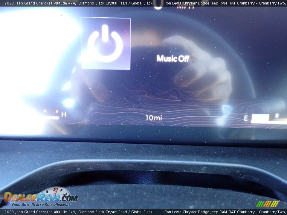 2023 Jeep Grand Cherokee Altitude 4x4 Diamond Black Crystal Pearl / Global Black Photo #17
