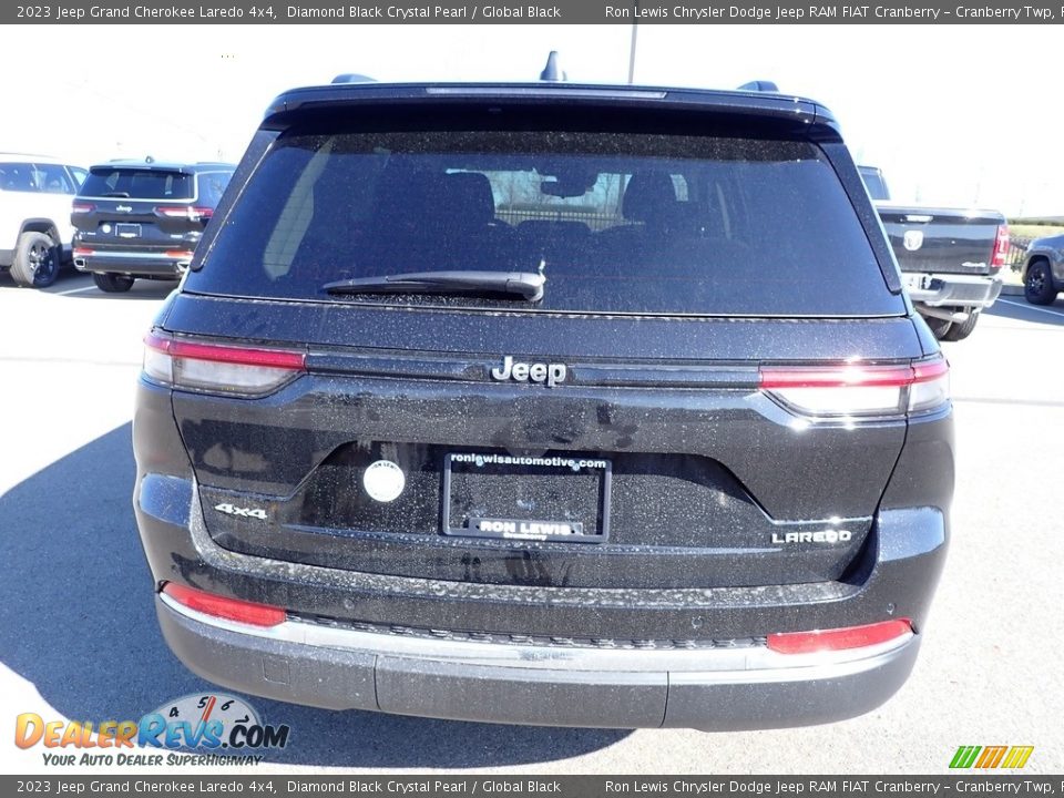 2023 Jeep Grand Cherokee Laredo 4x4 Diamond Black Crystal Pearl / Global Black Photo #5