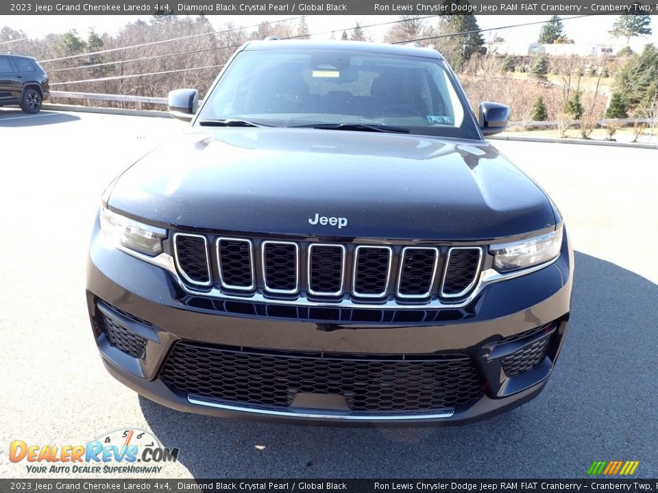 2023 Jeep Grand Cherokee Laredo 4x4 Diamond Black Crystal Pearl / Global Black Photo #9