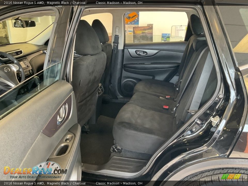 2016 Nissan Rogue S AWD Magnetic Black / Charcoal Photo #3