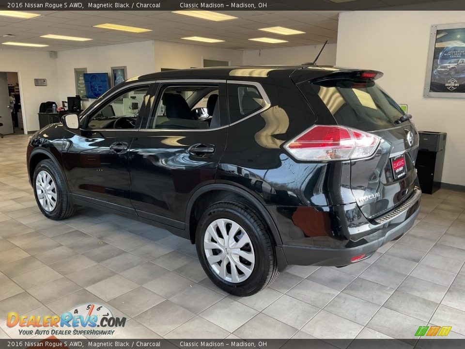 2016 Nissan Rogue S AWD Magnetic Black / Charcoal Photo #8