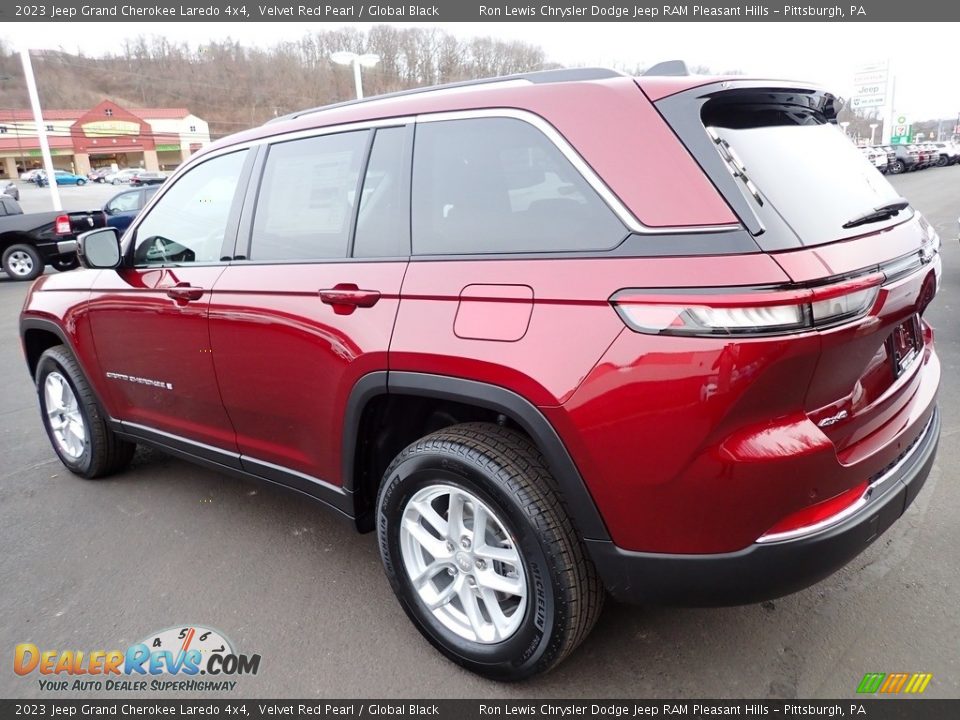 2023 Jeep Grand Cherokee Laredo 4x4 Velvet Red Pearl / Global Black Photo #3