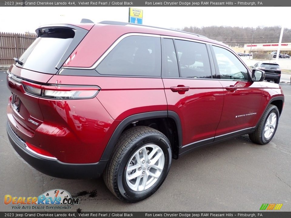 2023 Jeep Grand Cherokee Laredo 4x4 Velvet Red Pearl / Global Black Photo #6