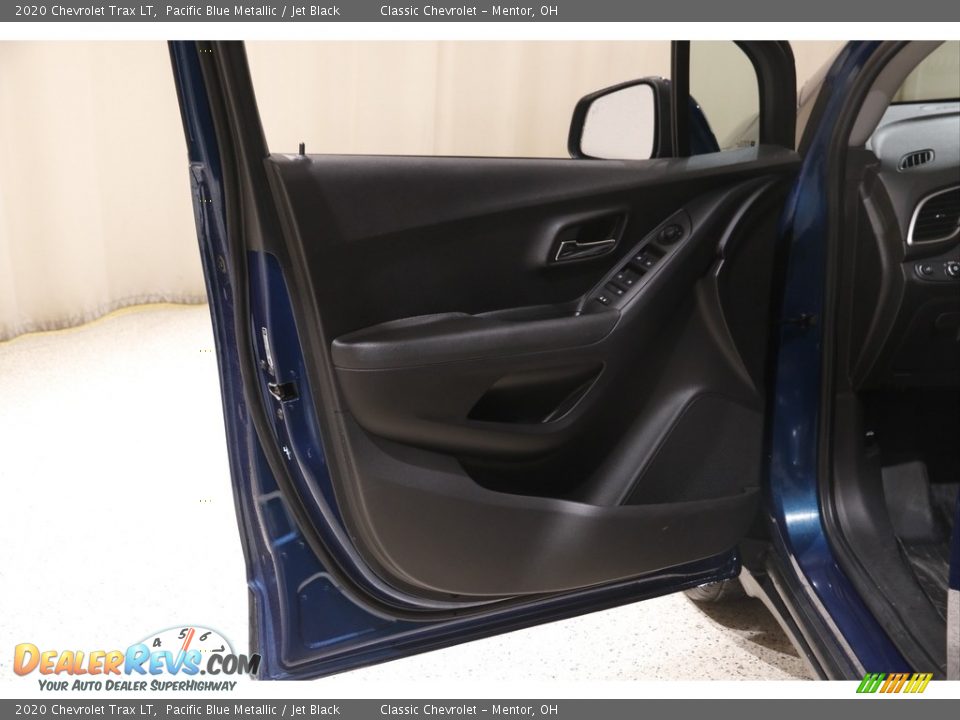2020 Chevrolet Trax LT Pacific Blue Metallic / Jet Black Photo #4