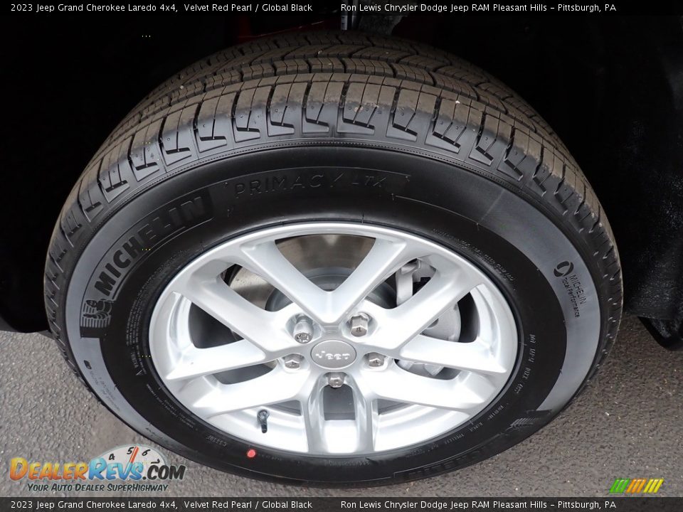 2023 Jeep Grand Cherokee Laredo 4x4 Wheel Photo #10