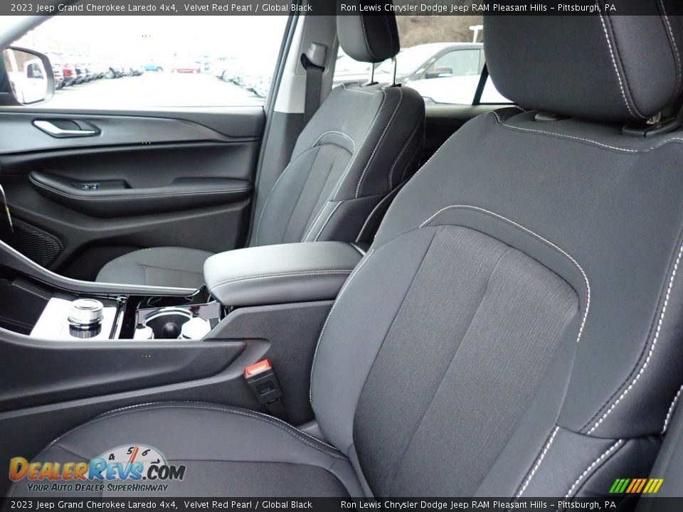 2023 Jeep Grand Cherokee Laredo 4x4 Velvet Red Pearl / Global Black Photo #11