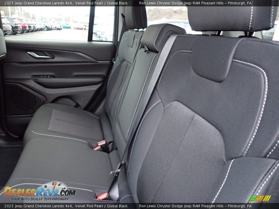 2023 Jeep Grand Cherokee Laredo 4x4 Velvet Red Pearl / Global Black Photo #12